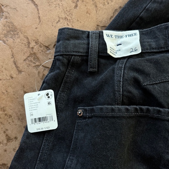 NWT We The Free Good Luck Mid-Rise Barrel Jeans in Black - Picture 4 of 6